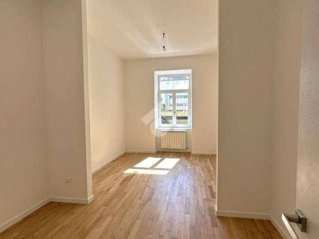 Bilocale via del Coroneo 21, Borgo Teresiano, Trieste