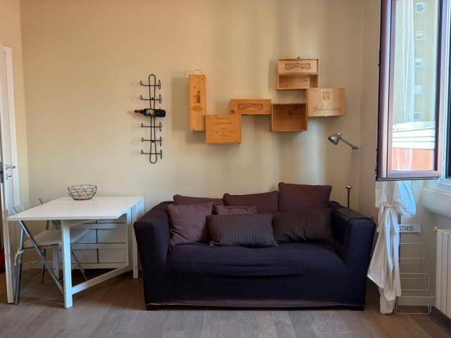 Bilocale via Digione, Washington, Milano