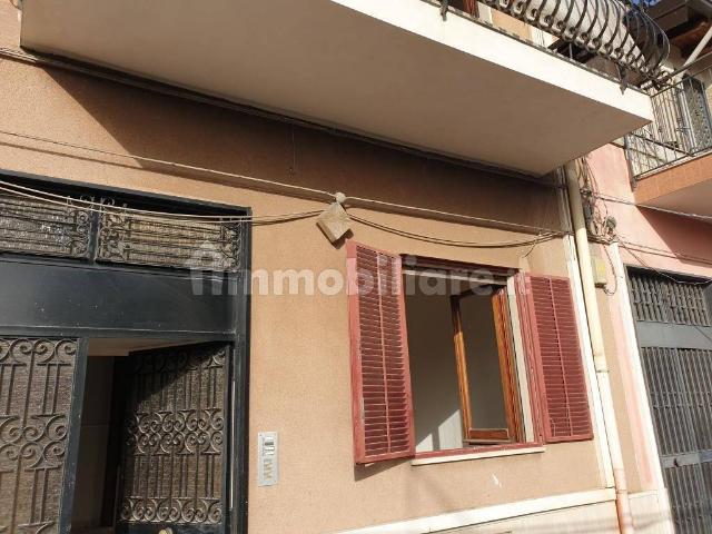 Bilocale via Emanuele Cutore 25, Centro, Gravina di Catania