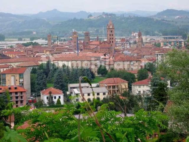 Bilocale via Enrico Toti, Centro, Alba