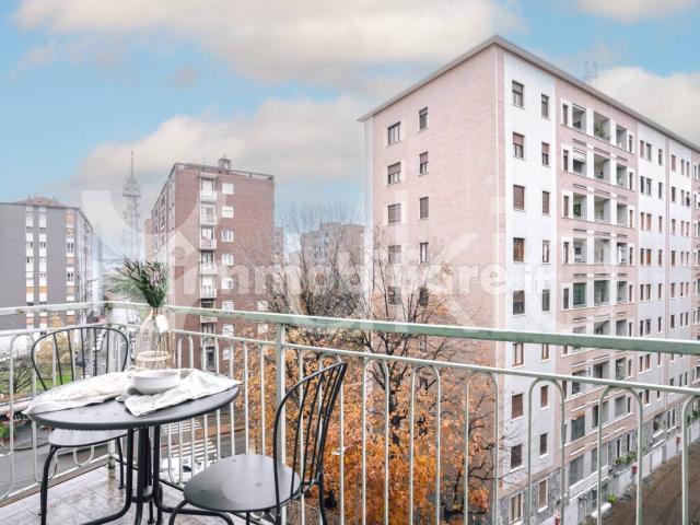 Bilocale via Ippolito Nievo 28I, Sempione, Milano