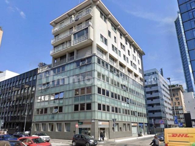 Bilocale via Ippolito Rosellini 2, Isola, Milano