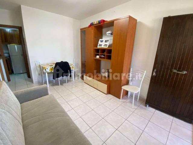 Bilocale via Lago di Como 34, Campo Ascolano Villaggio Tognazzi, Pomezia