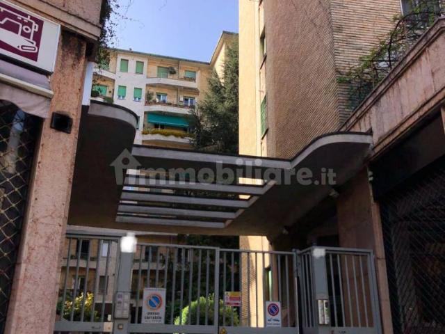 Bilocale via Lario 13, Zara, Milano