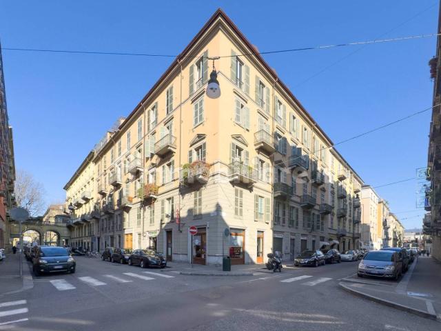 Bilocale via Massena, Crocetta, Torino