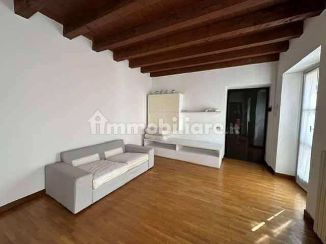 Bilocale via Milano, 34, Borghi, Como
