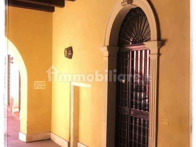 Bilocale via San Nazaro 30, Veronetta, Verona