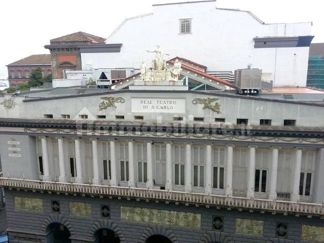 Bilocale via San Carlo, Porto Municipio, Napoli