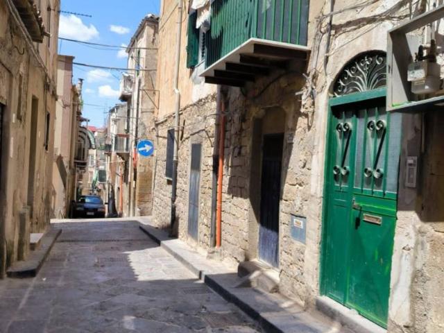 Bilocale via San Cataldo 21, Centro, Caltanissetta