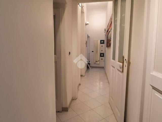 Bilocale via Potenza 9, Porto Municipio, Napoli