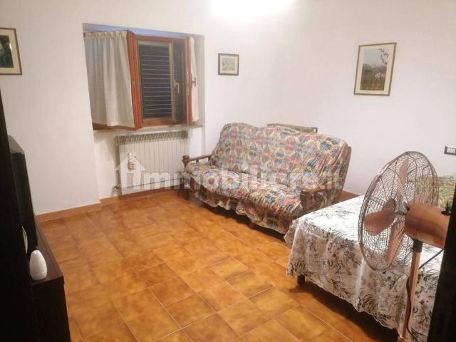 Bilocale via Po 12, Centro, Castel del Piano