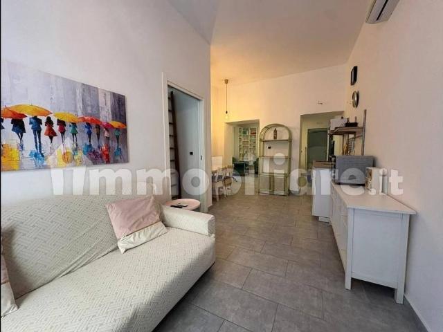 Bilocale via Portacarrese a Montecalvario 55, Quartieri Spagnoli, Napoli