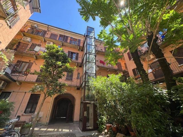 Bilocale via Pietro Custodi 12, Corso San Gottardo, Milano