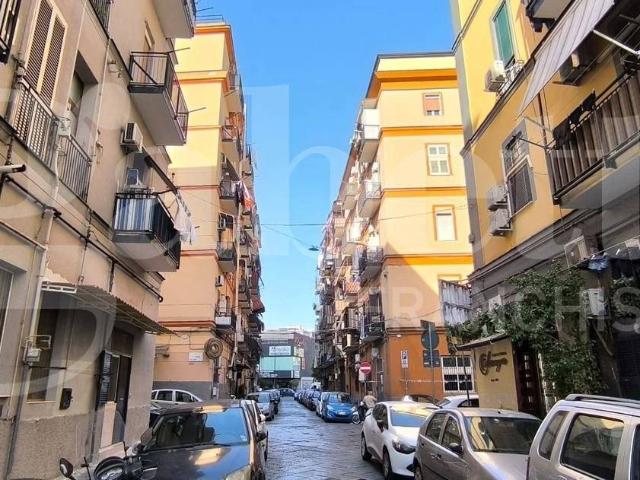 Bilocale via Pietro Giannone, Arenaccia, Napoli
