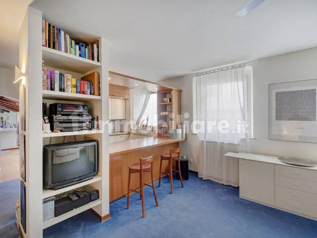 Bilocale via Principe Di Montfort 4, Città Vecchia, Trieste