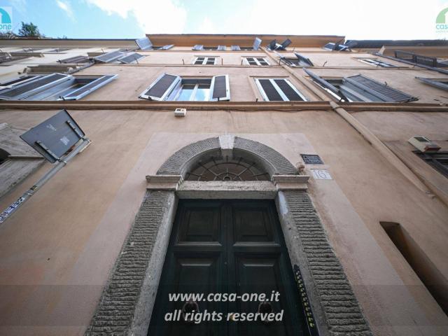 Bilocale via Rasella, Barberini, Roma