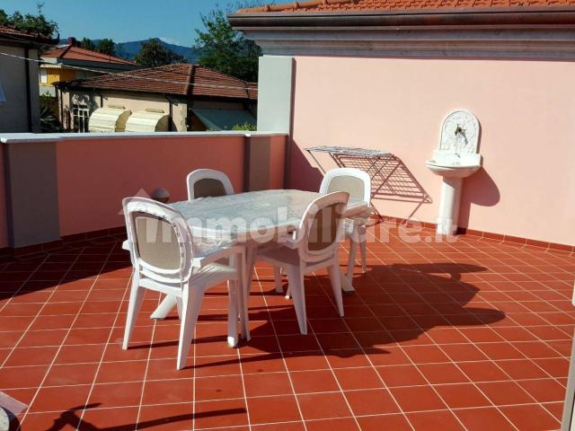 Bilocale via Tresana 4, Marina di Massa Centro, Massa