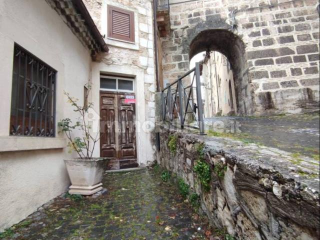 Bilocale via Umberto I, Centro, Bisegna