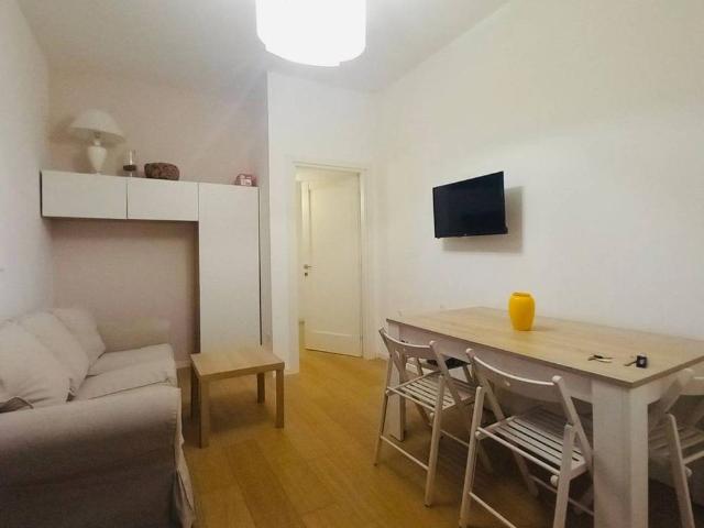 Bilocale viale Cavalleggeri d'Aosta, Fuorigrotta, Napoli
