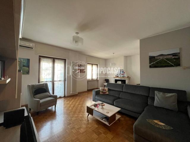 Bilocale viale cesare battisti 24, Vedano al Lambro