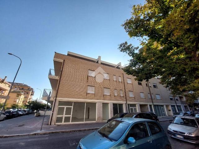 Bilocale viale Petrarca 68, Centro, Latina