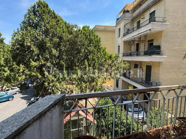 Bilocale viale Platone 23, Piazzale degli Eroi, Roma