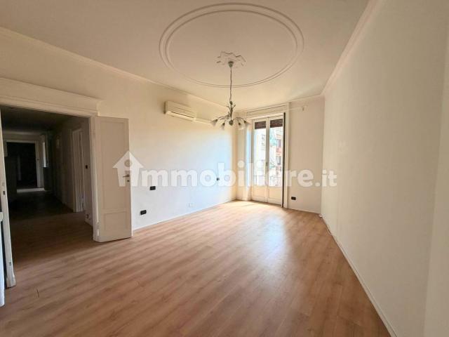 Bilocale viale Regina Giovanna, Porta Venezia, Milano