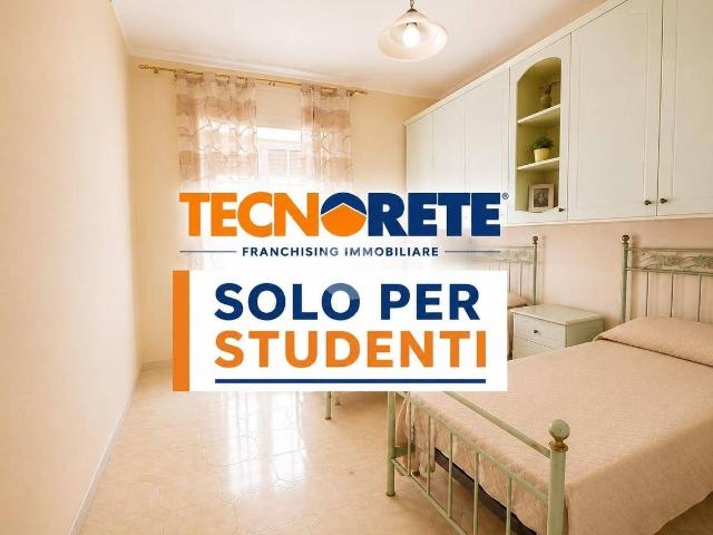 Bilocale Vico Parrettari 68, Mercato, Napoli