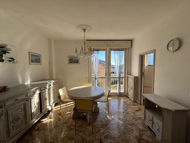 BILOCALE A MANDELLO CON BALCONE VISTA LAGO