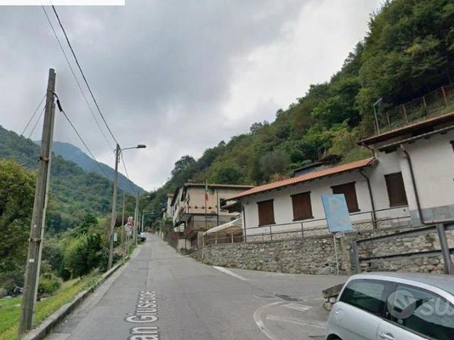 Bilocale a Caslino D'Erba balcone e posto auto