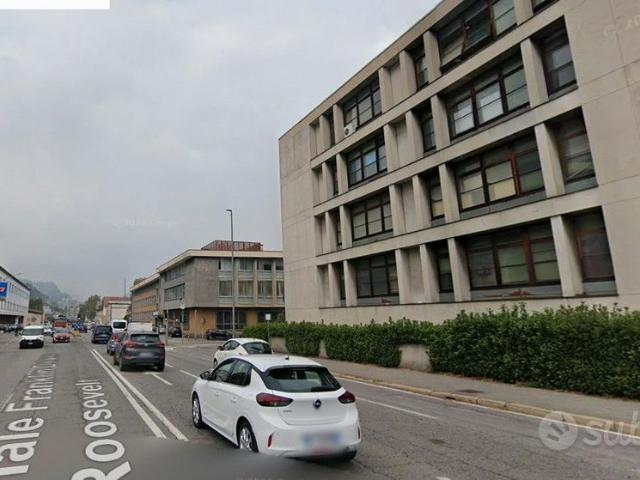 Bilocale a Como città con posto auto