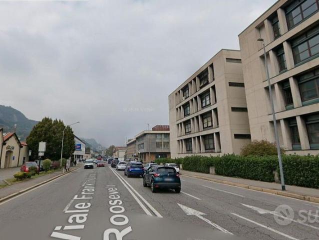 Bilocale a Como città con posto auto incluso