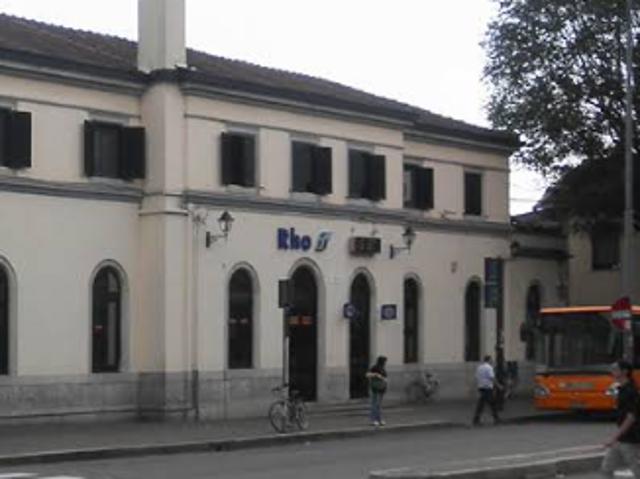 BILOCALE A POCHI PASSI DA FS RHO 700 EURO