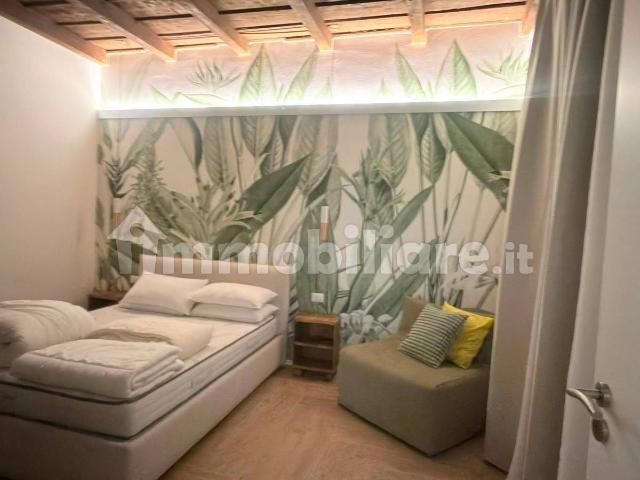 Bilocale Alzaia Naviglio Pavese 6, Navigli Darsena, Milano