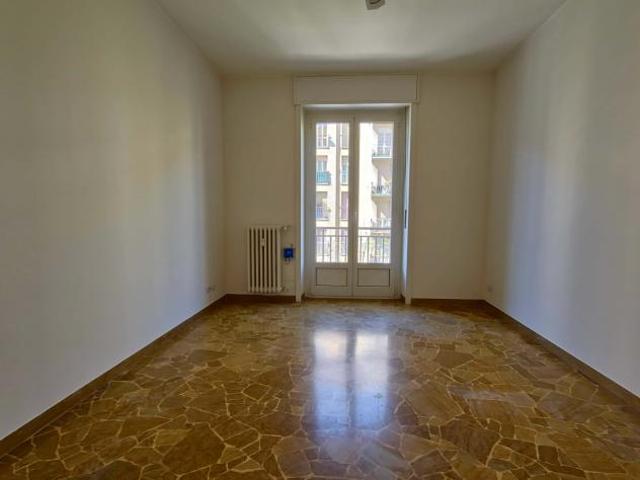 BILOCALE AMPIO CON BALCONE