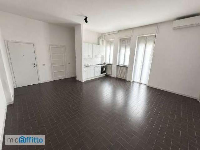 Bilocale arredato Bocconi, c.so italia, ticinese
