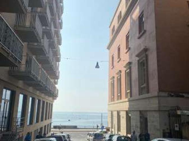 Bilocale arredato Chiaia