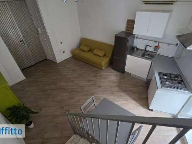 Bilocale arredato Chiaia