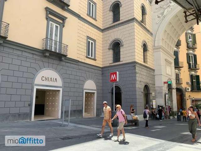 Bilocale arredato Chiaia