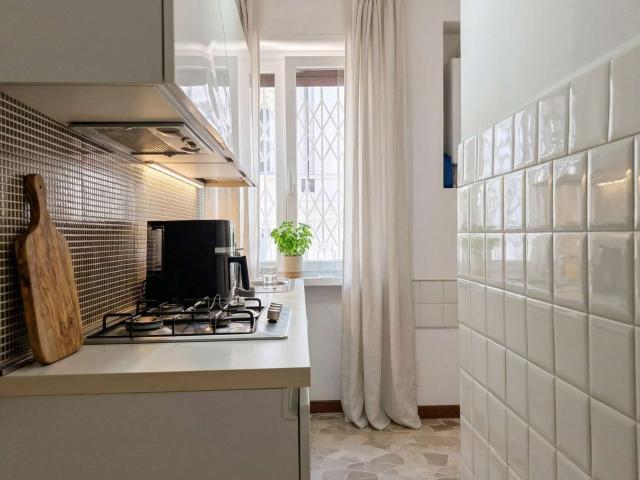 BILOCALE ARREDATO CON BALCONE – VIA MONTELLO