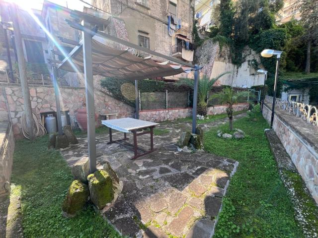 Bilocale arredato con giardino via G.Santacroce
