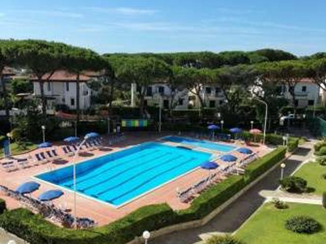 Bilocale arredato con piscina Baia domizia