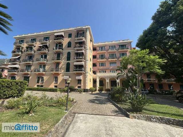 Bilocale arredato con piscina Nervi quinto al mare
