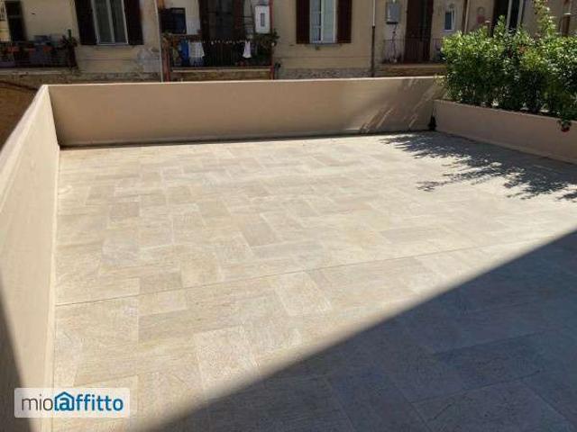 Bilocale arredato con terrazzo Campo di marte