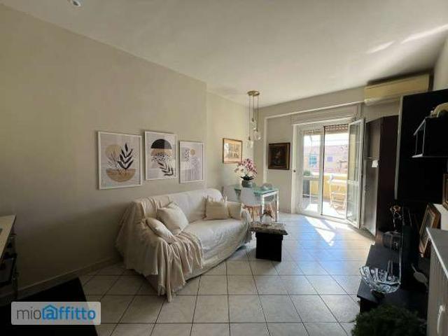 Bilocale arredato con terrazzo Cenisia