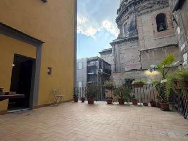 Bilocale arredato con terrazzo Centro tribunali