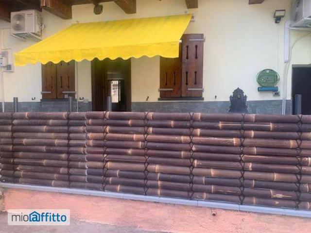 Bilocale arredato con terrazzo Centro
