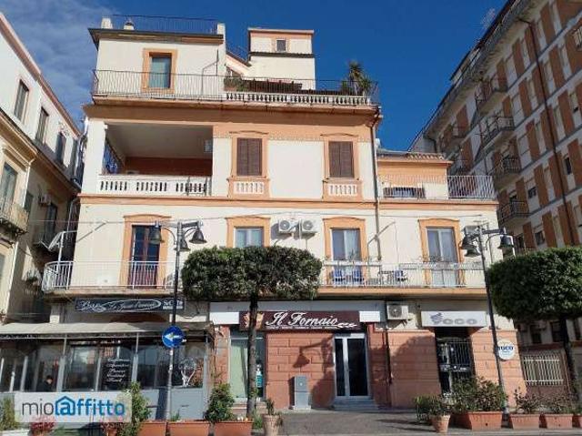 Bilocale arredato con terrazzo Centro