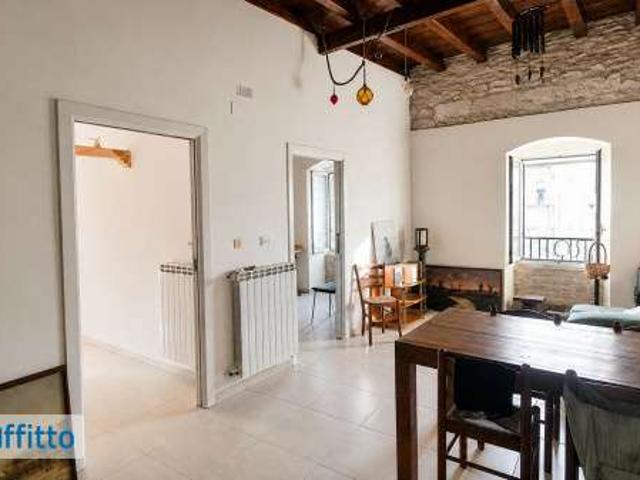 Bilocale arredato con terrazzo Centro
