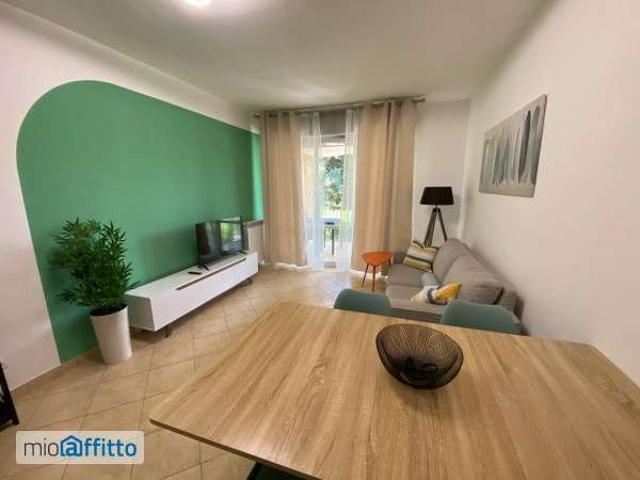 Bilocale arredato con terrazzo Centro